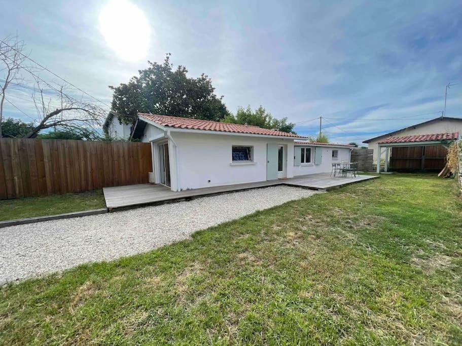 Villa Maisonnette Avec Jardin A Ares Exterior foto