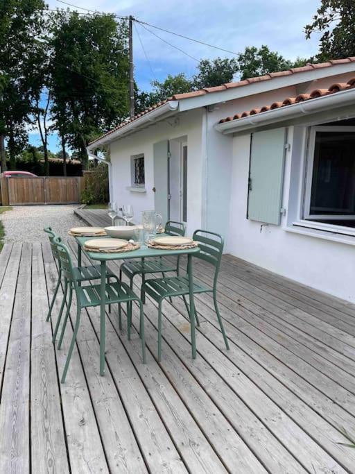 Villa Maisonnette Avec Jardin A Ares Exterior foto